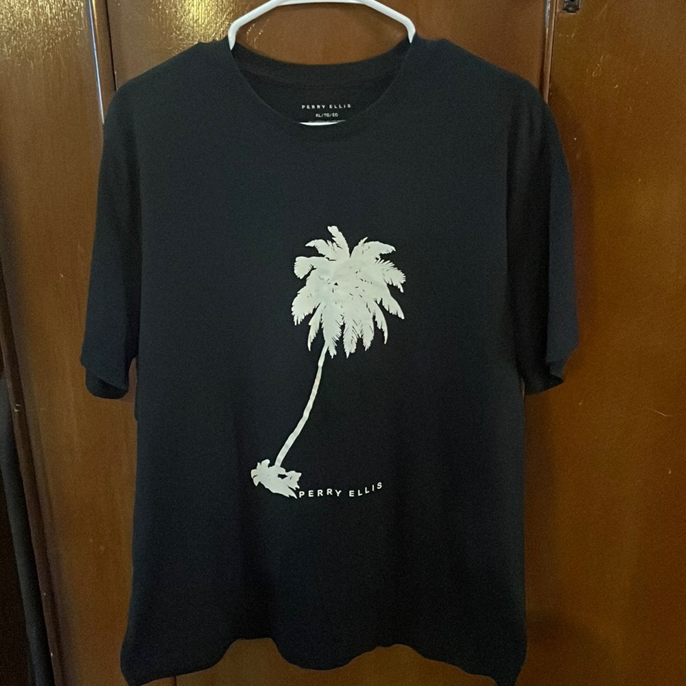 Men’s NWOT Perry Ellis t-shirt